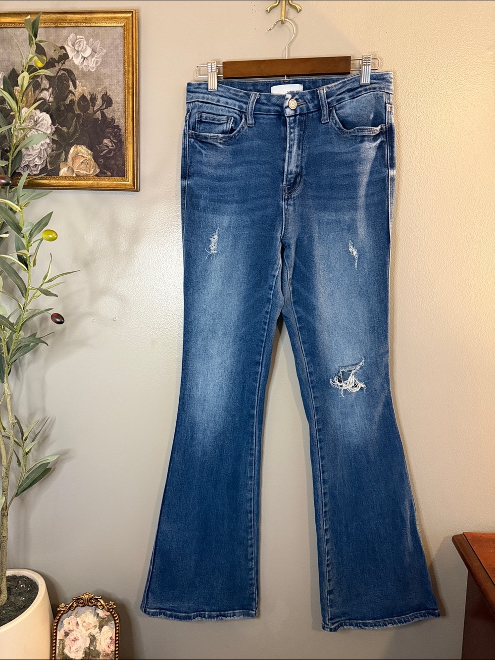 VERVET Los Angeles Size 29 Distressed Flare Jeans Medium Wash 33” Inseam - Picture 2 of 7